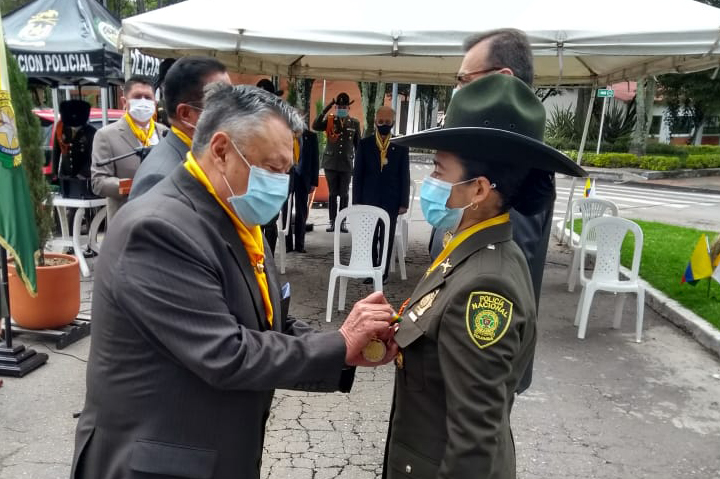 Reconocimiento institucional a oficiales de la Policía